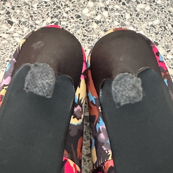 - Floral mixed Pattern detail high heels size 7 used hot tin roof ladies - Picture 11 of 16